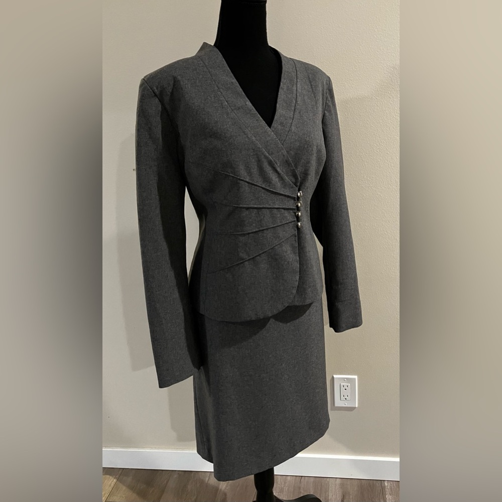Women’s Isabella Suit Jacket and Skirt